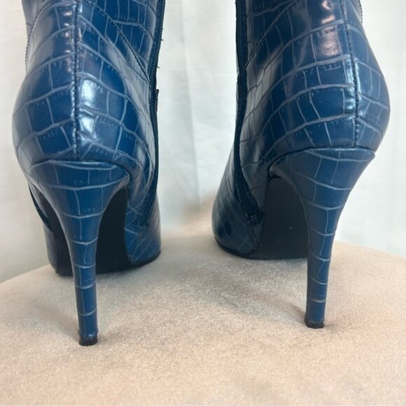 Shoe Dazzle Blue Night Is Young Asymmetrical Stiletto croc embossed Boot Sz 10 - Picture 7 of 11